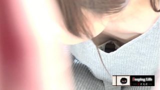 【若ママエロ乳首】運動会で子供の世話に夢中で乳首を晒していたママさん。