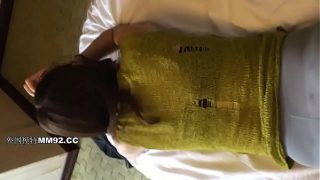 腿型很好看的城市职业学校小美眉穿着灰丝来一套丝足服务 大JB蹭着丝袜翘臀好舒服 丝足爱好者撸管好片B