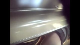 超ミニスカ美脚JK電車内逆さ撮り
