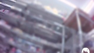 ナースのお姉さんのTを逆さ撮り