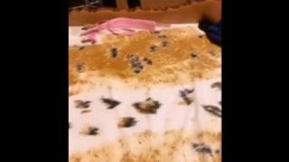 单男3P！老婆又让单男内射了