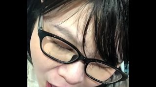 大好きな彼氏のためにトイレで他人棒フェラ②