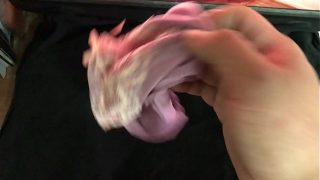 射在原味粉紫色純棉內褲上 汗味重 有尿騷味 底部擦龜頭很舒服