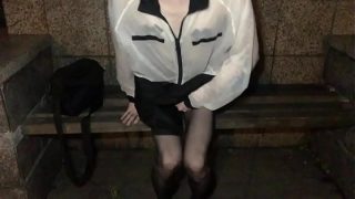 黑丝伪娘夜晚露出 尿尿和射在丝袜里 这个乳贴超可爱的