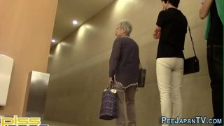 Fetish oriental slut pissing