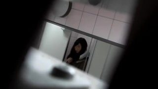 Chinese students go to toilet N 美女学生上厕所两个女孩分别给大家表演嘘嘘~ ~ ~ ~
