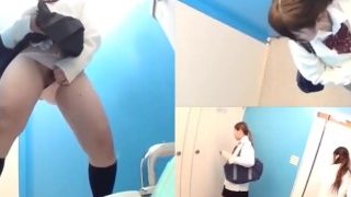 Japanese girl pissing in toliet日本女孩尿尿