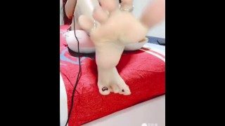 Chinese barefoot webcam tease