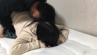 個撮【ロリ巨乳】18歳危険日に無許可中出し膣内射精をキメて妊娠させる。おまんこから溢れ出てくる逆流精液がエロい。。